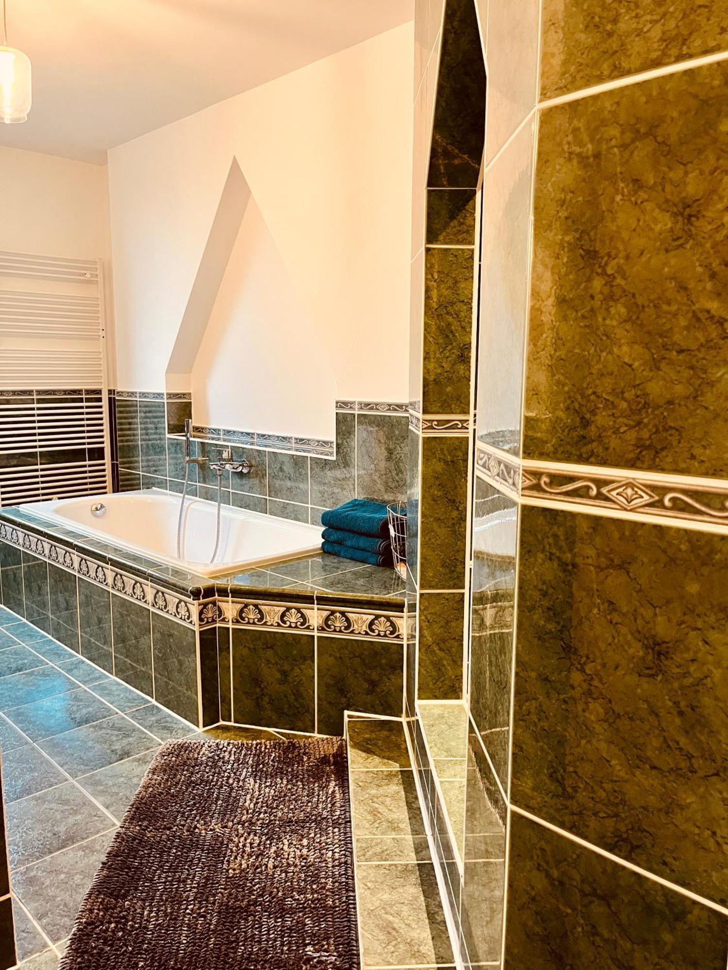 B E D & A G E D E S I G N -Extra Large- Wunderschoene Komplette Wohnung Mit Viel Platz & 4 Schlafzimmer B E D & A G E D E S I G N -Small- Wunderschoenes Zimmer Mit Bad Rechnungserstellung Fuer Geschaeftsreisende & Firmen Hünxe Exteriör bild